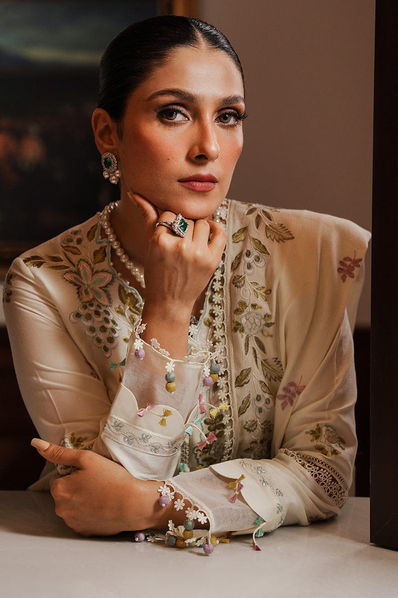 Elegant Ivory Embroidered 3-Piece Suit – Timeless Floral Detailing