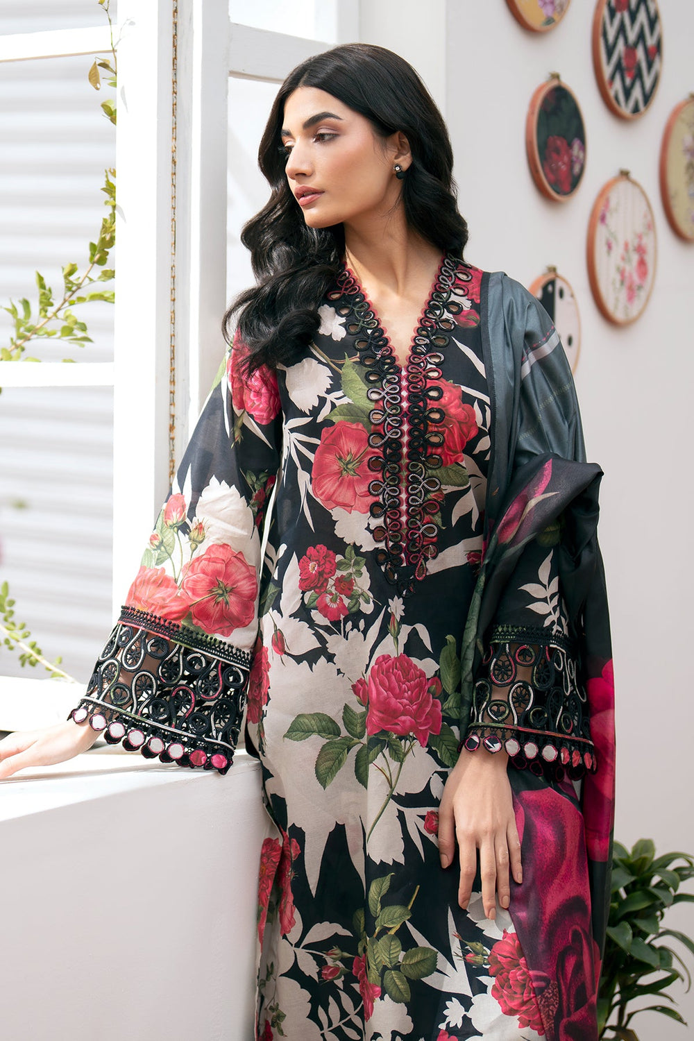 Floral Noir Printed Dhanak 3-piece Suit - Festie attire
